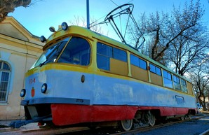 В Одессе уже начали испытывать трамвайную линию на Новощепном Ряду (ФОТО)