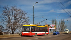 Как в Одессе ходили троллейбусы по Ивановскому путепроводу (ФОТО)