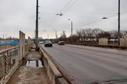 В Одессе закрыли движение троллейбусов и автобусов по Ивановскому путепроводу (ФОТО, ВИДЕО)