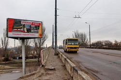 В Одессе закрыли движение троллейбусов и автобусов по Ивановскому путепроводу (ФОТО, ВИДЕО)