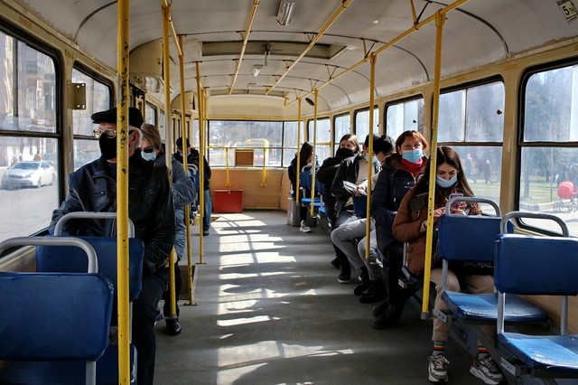 В Одессе во время карантина на маршруты выпустили больше трамваев и троллейбусов (ФОТО, ВИДЕО)