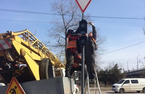 В Одессе установили новый светофор около Ивановского путепровода