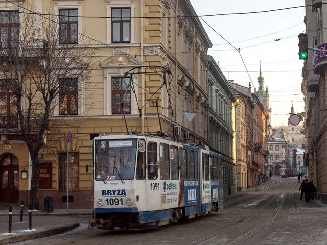 Карантин: во Львове общественный транспорт переходит в режим спецперевозок