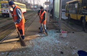 В Одессе вандалы уничтожают остановки общественного транспорта