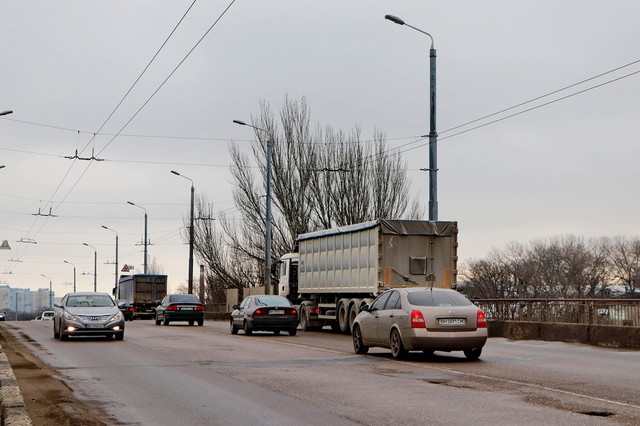 В Одессе запретили движение грузовиков по основным магистралям в часы пик