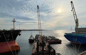 В порту Черноморск началось строительство нового причала