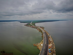 На автотрассе Одесса - Киев полностью открыли мост через Хаджибейский лиман (ВИДЕО)