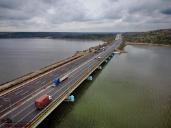 На автотрассе Одесса - Киев полностью открыли мост через Хаджибейский лиман (ВИДЕО)