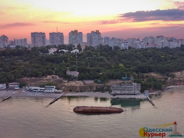 Затонувший в Одессе танкер признали собственностью государства