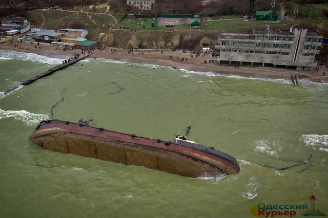 По итогам кораблекрушения в Одессе запретили регистрацию старых и однокорпусных танкеров