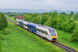 Опубликованы красивые фото нового дизель-поезда в Карпатах