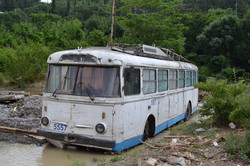 В оккупированном Крыму селевой поток засыпал троллейбусы (ФОТО)