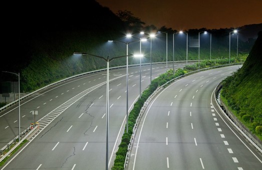 В Украине собираются ввести ночное освещение на дорогах с интенсивным движением