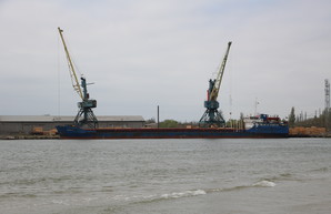 В Одесской области возобновляют перевалку грузов у причалов в устье Днестровского лимана