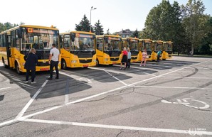 Одесская область получила новые школьные автобусы