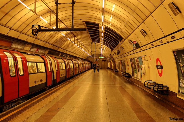В Лондоне восстанавливается пассажиропоток метро и другого городского транспорта
