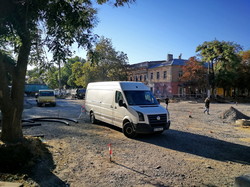В Одессе на Новощепном Ряду начали готовить основание под укладку трамвайных путей (ФОТО)