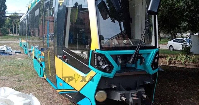 В Харьков привезли трамвай "Stadler" из Беларуси (ФОТО)