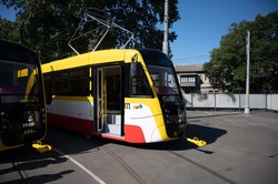 В Одессе презентовали новые трамваи и троллейбусы