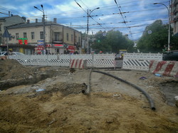 В Одессе уже укладывают новые трамвайные пути у "Привоза" (ВИДЕО)