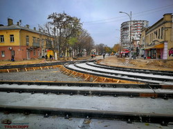 В Одессе около "Привоза" залили бетонное основание для новых трамвайных путей (ВИДЕО)