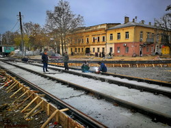 В Одессе около "Привоза" залили бетонное основание для новых трамвайных путей (ВИДЕО)