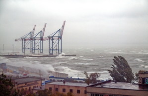 В портах Одессы и Черноморска ограничено судоходство