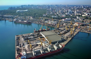 В украинских портах снизилась обработка грузов
