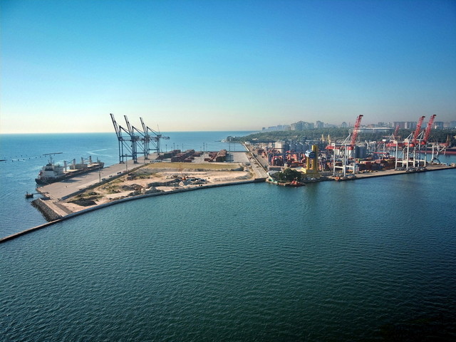 Грузопоток порта Одесса сократился, а в Черноморске и Измаиле вырос