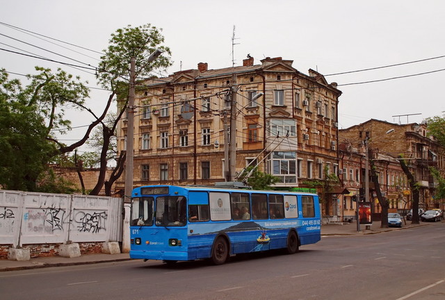 В Одессе перекроют улицу Осипова на ремонт водопровода и изменят маршруты автобусов и троллейбусов