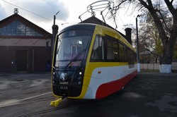 В Одессе построили новый трамвай "Одиссей" (ФОТО)