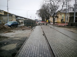 В Одессе заканчивают ремонт трамвайных путей около "Привоза" и построили остановку нового типа (ВИДЕО)
