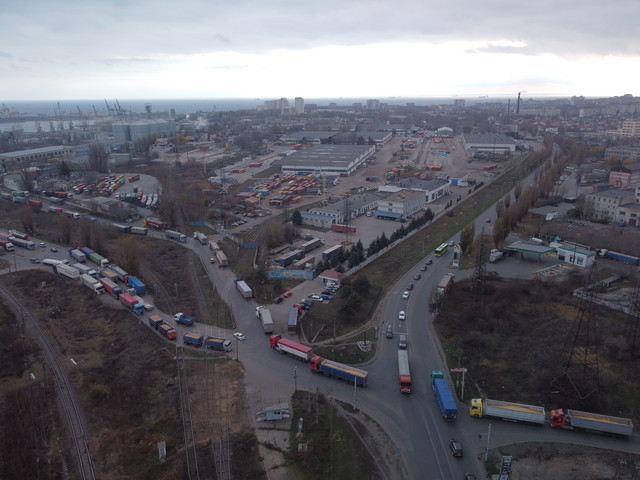 В Черноморске перекроют движение на железнодорожном переезде в порту