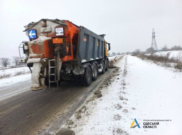 Снегопад не смог парализовать дороги Одесской области