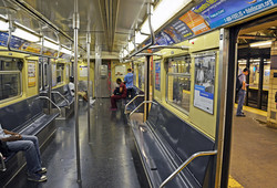 В Нью-Йорке прекратили работу самые старые поезда метро
