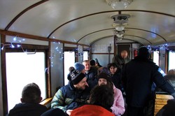 По узкоколейке в Гайвороне катали туристов под паровозом (ФОТО)