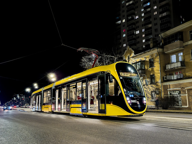 В Киеве открыли после ремонта линию трамвая на ДВРЗ
