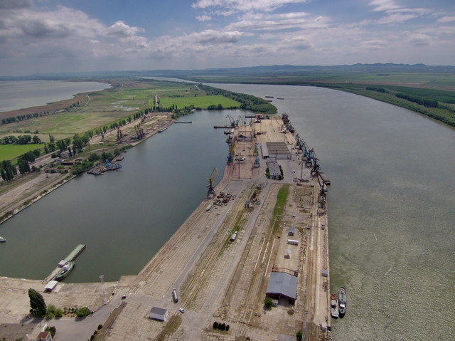 Порти на Дунаї в Одеській області лишаються єдиним наразі морським шляхом України