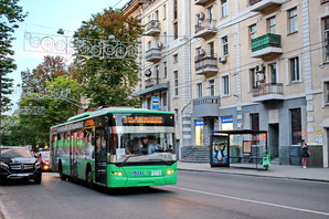 У Харкові відновлюють роботу громадського транспорту (ВІДЕО)