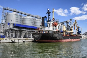 Окупанти планують використати захоплені порти для вивозу краденого зерна