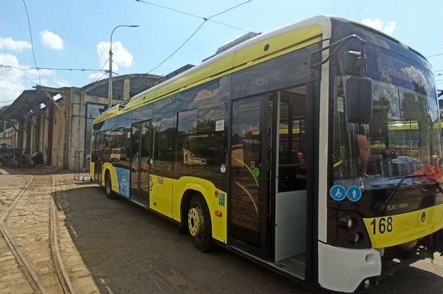 У Львові тестують перший тролейбус з акумуляторами для автономного ходу (ФОТО)