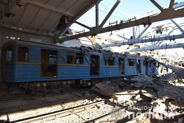 У Харкові росіяни атакували депо метрополітену (ФОТО, ВІДЕО)