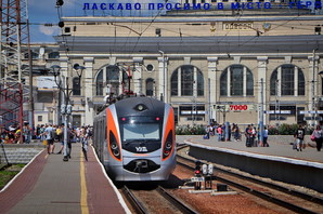 Через аварію на залізниці у Польщі затримуються всі потяги з Одеси і Києва до Перемишля (ВІДЕО)