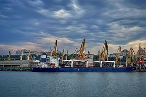 З Одеси та Чорноморську виходять в море перші торгівельні судна з початку війни (ВІДЕО)