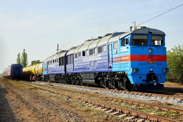 По відбудованій залізниці на півдні Одеської області пройшли перші потяги (ВІДЕО)