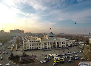 Радянську символіку на залізничному вокзалі Одеси закрили (ВІДЕО)