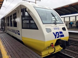 У звільнену Балаклію запустили пасажирський потяг (ФОТО)