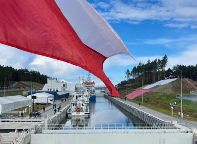 У Польщі відкрили судноплавний канал до порту Ельблонг (ВІДЕО)