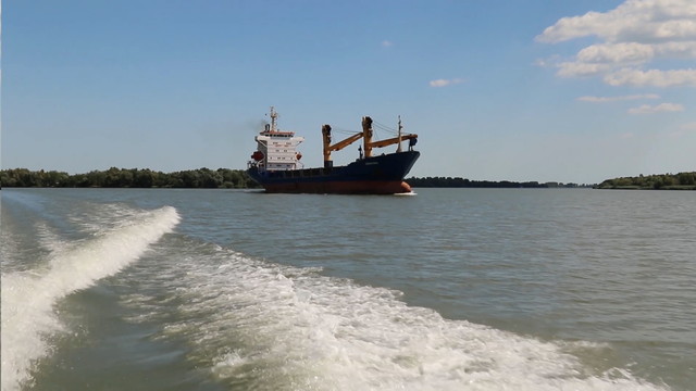 Українські судна повертаються у середню течію Дунаю