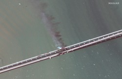 Росіяни змогли частково відновити рух по Керченському мосту (ВІДЕО)